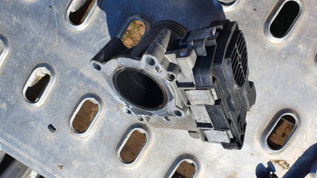 Volkswagen Golf V 1,4-es benzines fojtószelep eladó kitűnő állapotban