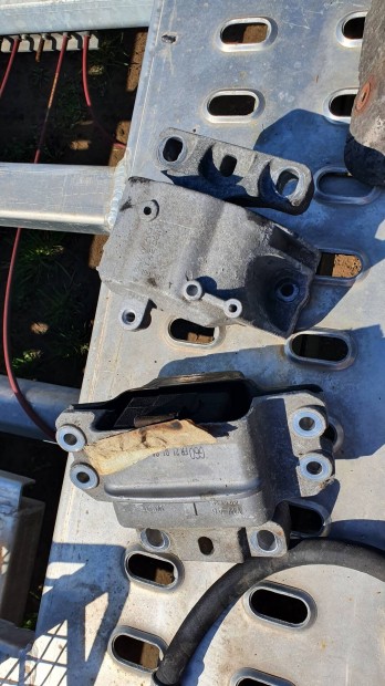 Volkswagen Golf V 1,4-es benzines motor tartó eladó