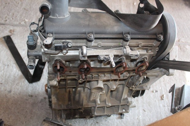 Volkswagen Golf V 1.6B fűzött blokk hengerfejjel BSE