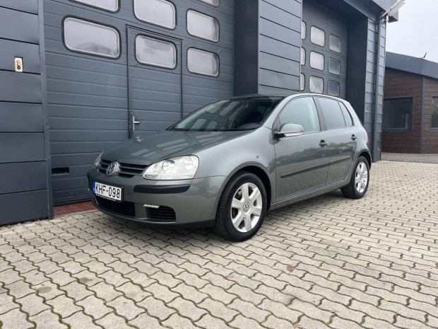 Volkswagen Golf V 1.6 Comfortline Szervizelt /...