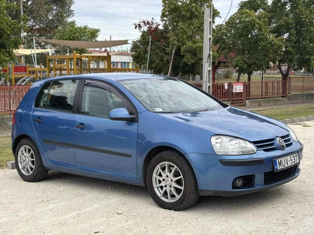 Volkswagen Golf V 1.6 FSI Comfortline // Rozsda...