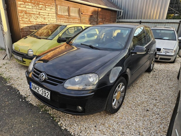 Volkswagen Golf V 1.6 FSI Sportline