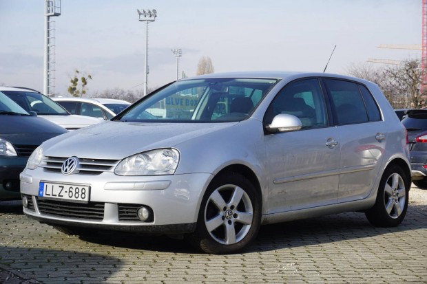 Volkswagen Golf V 1.9 PD TDI Trendline DSG