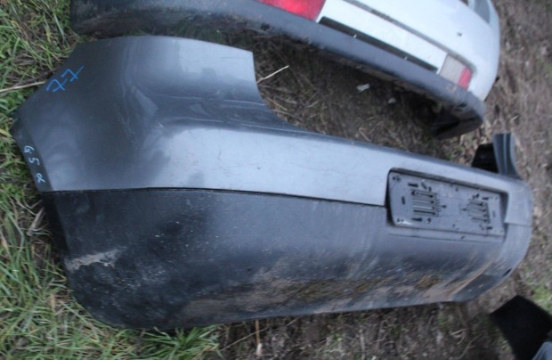 Volkswagen Golf V 2003-2013 Hátsó lökháritó. (77)