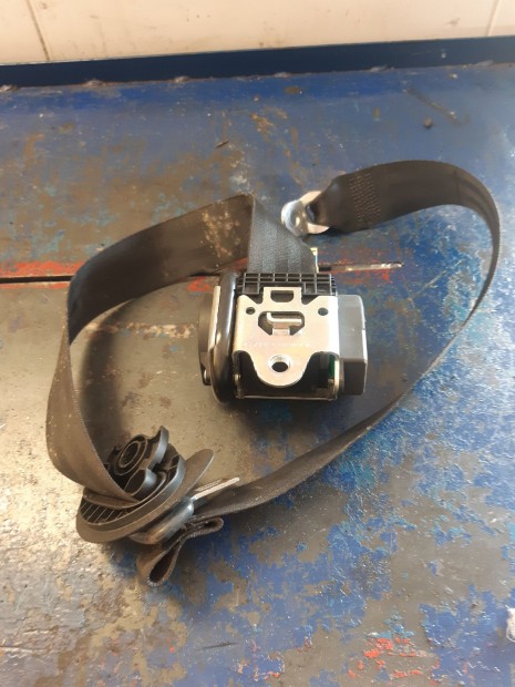 Volkswagen Golf V Bal Els� Biztons�gi �v