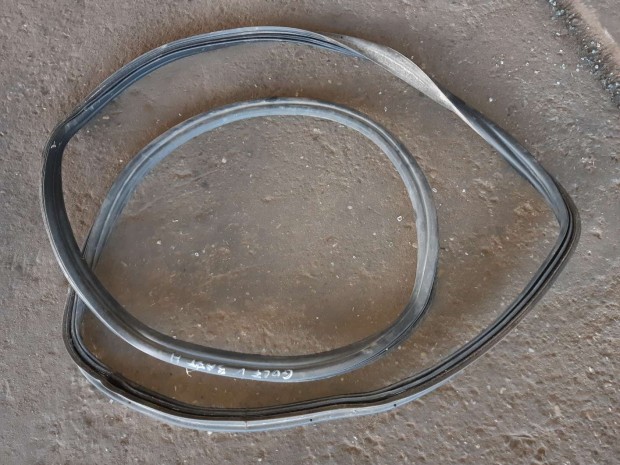 Volkswagen Golf V Csomagt�rajt� Gumik�der