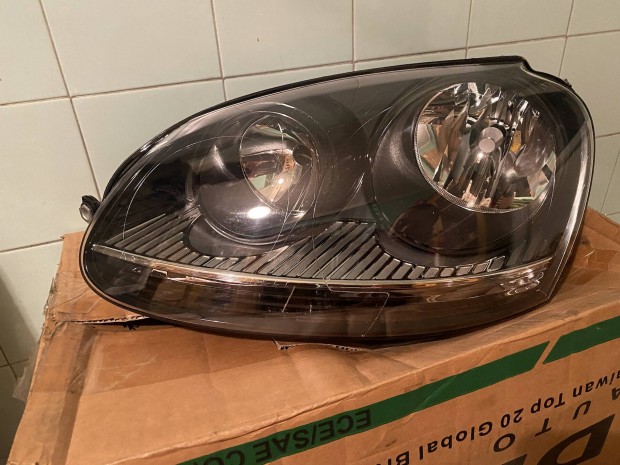 Volkswagen Golf V Fekete fényszóró