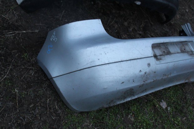 Volkswagen Golf V Hátsó lökháritó. (97)