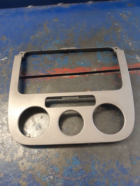 Volkswagen Golf V K�z�pkonzol Keret