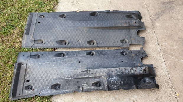 Volkswagen Golf V alsó burkolat eladó 5e.ft darabja