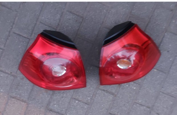 Volkswagen Golf V jobb és bal hátsó lámpa, foglalattal