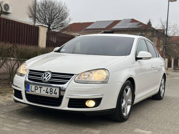 Volkswagen Jetta 1.4 TSI Comfortline DSG Tolat�...