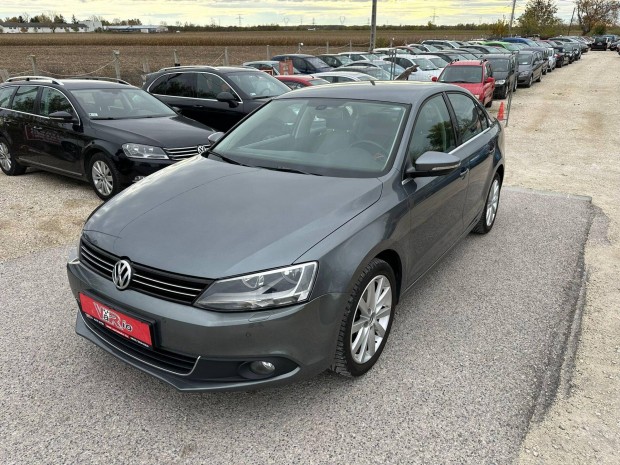Volkswagen Jetta 1.4 TSI Highline 3 v kiterjes...