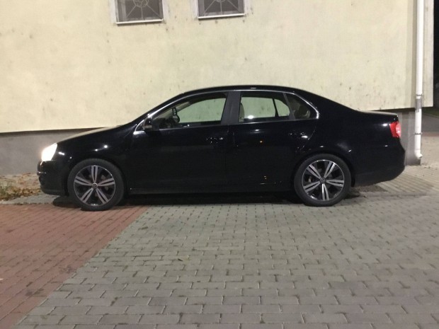 Volkswagen Jetta 1.6 Comfortline / Szerviz 300.000 Ft-rt / Sokextra