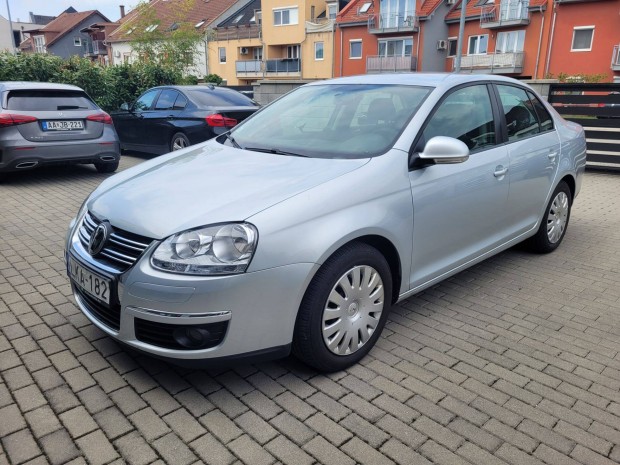 Volkswagen Jetta 1.6 Törésmentes, 149.000 km, végig szervizelt