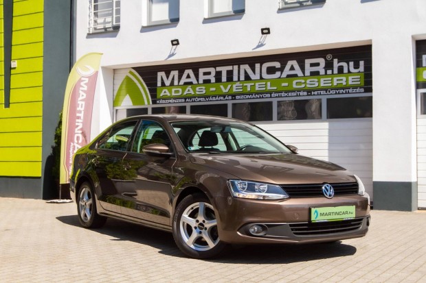 Volkswagen Jetta VI 1.2 TSI Trendline Reflexív...