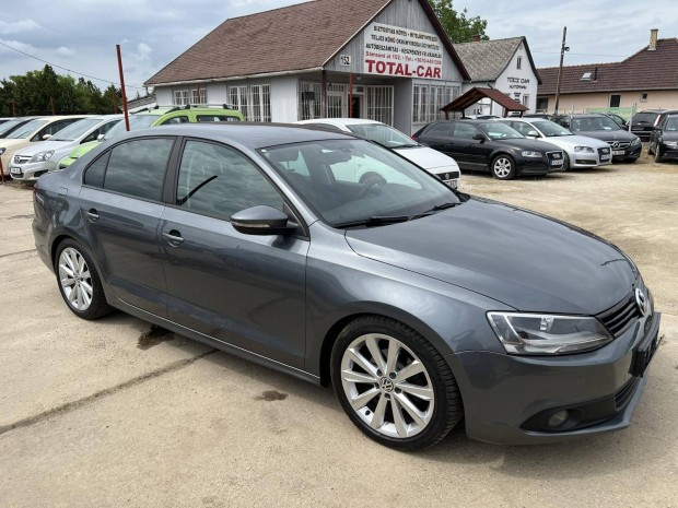 Volkswagen Jetta VI 1.6 CR TDI Comfortline