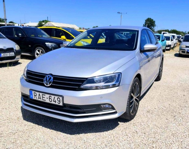 Volkswagen Jetta VI 2.0 TDI BMT Highline DSG MO...