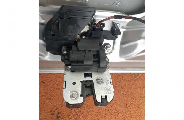 Volkswagen Jetta VI 6 5C6 csomagtér ajtó zár 5C6827505D 2012-