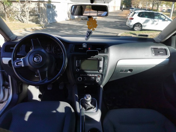 Volkswagen Jetta (magnszemlytl) 