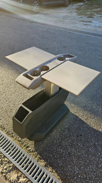 Volkswagen Multivan asztal