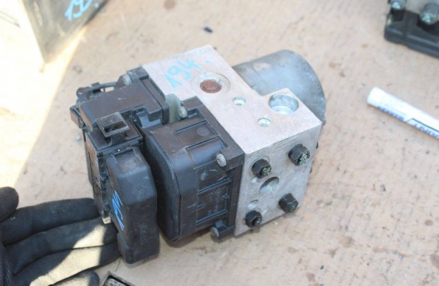 Volkswagen Passat 1996-2000 1.9TD ABS kocka 8E0614111 (194)