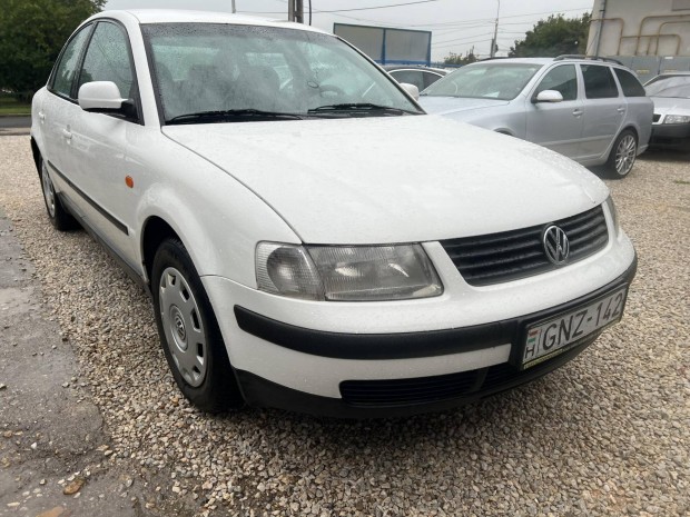 Volkswagen Passat 1.6 Comfortline Vonóhorog.4 E...