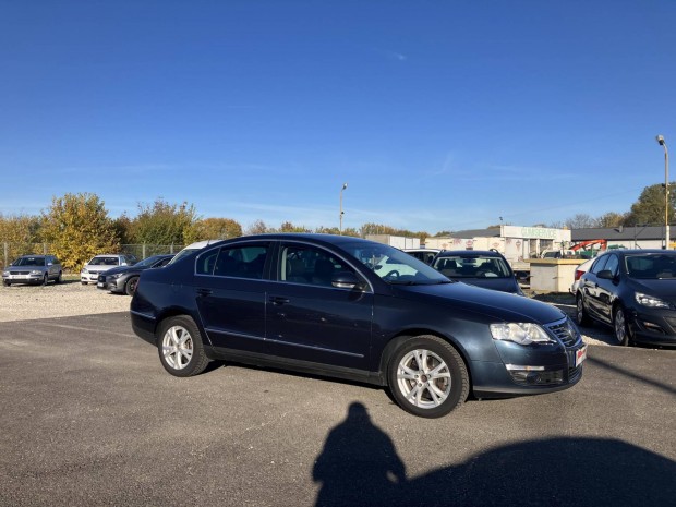 Volkswagen Passat 1.6 FSI Highline