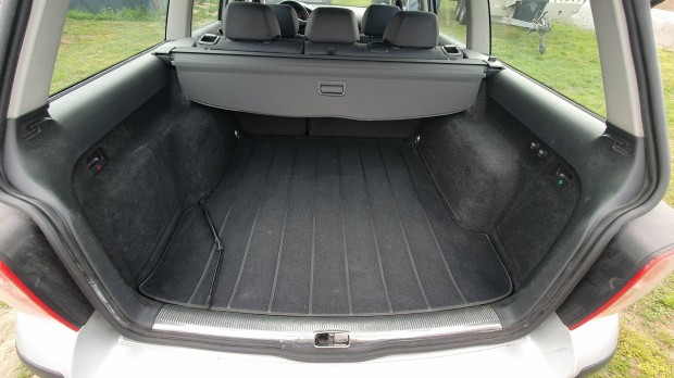 Volkswagen Passat 5.5 csomagtér kárpit eladó 5e.ft darabja