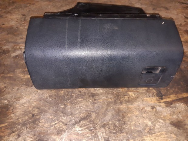 Volkswagen Passat B3 Keszty�tart�