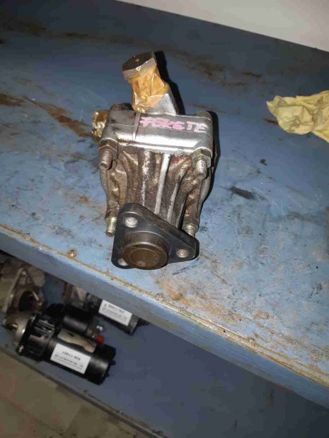 Volkswagen Passat B3 Korm�nyszerv� Szivatty�