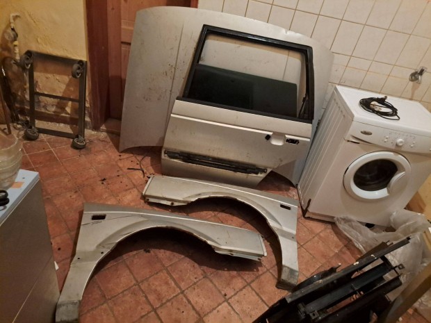 Volkswagen Passat B3 Malac Passat karossz�ria elemek elad�!!!