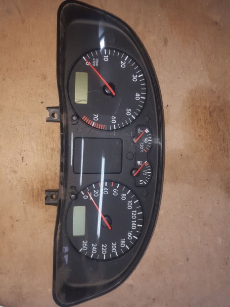 Volkswagen Passat B5 01-05 Óraegység / Kilométeróra