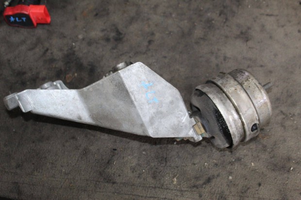 Volkswagen Passat B5 1996-2005 2.0B motortartó bak 8e0199307a