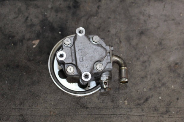 Volkswagen Passat B5 2.0B 1996-2005 szervszivatty 06b145255