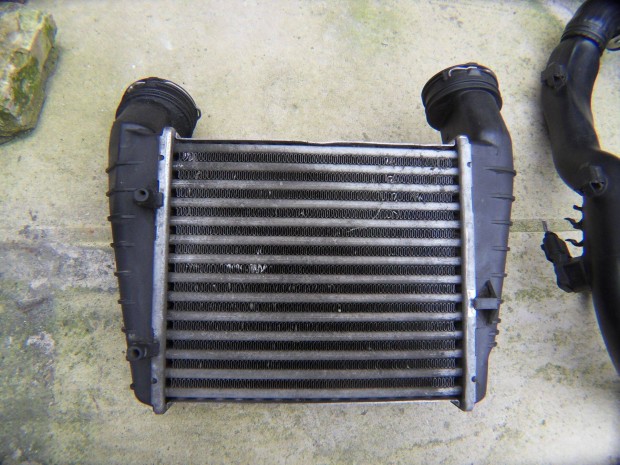 Volkswagen Passat B5.5 1.9 pdtdi intercooler ht 3B0145805D