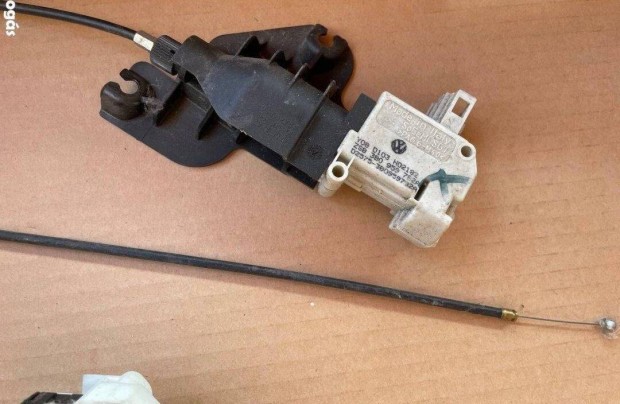 Volkswagen Passat B5 96-00 csomagtér központi zár vezérlő 3B0 959 782A