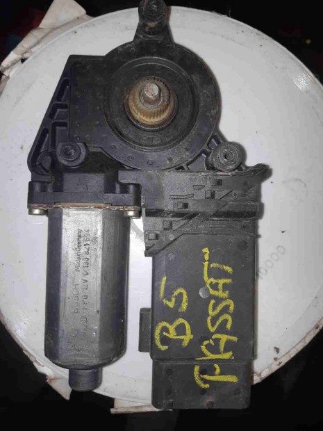 Volkswagen Passat B5 96-05 Jobb Első Ablakemelő Motor