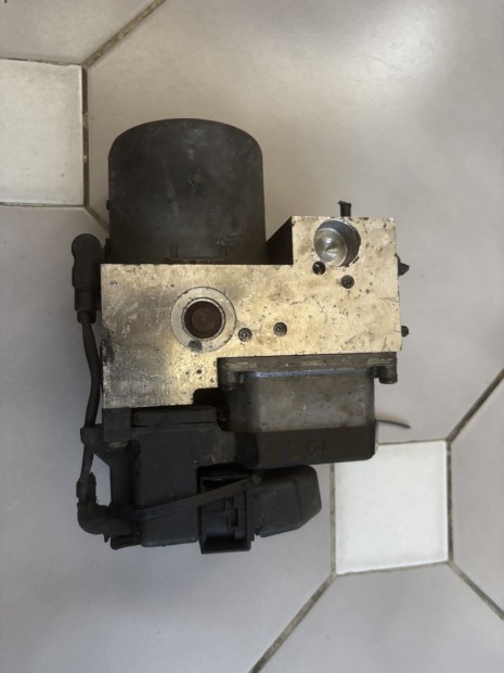 Volkswagen Passat B5 ABS kocka 8E0614111H