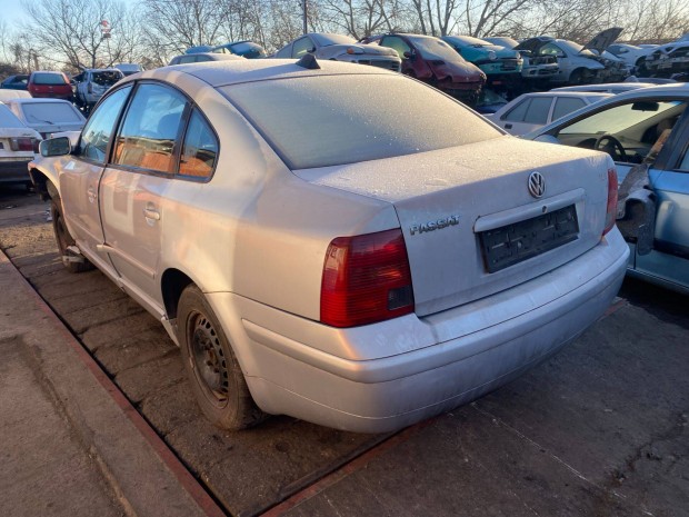 Volkswagen Passat B5 (1997) 1.9TD AHU Alkatrszek #M2128