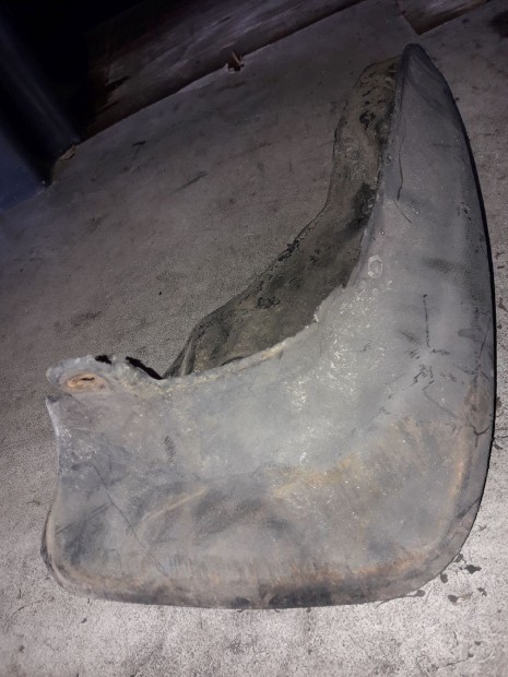 Volkswagen Passat B6 Bal Hátsó Sárfogó Gumi