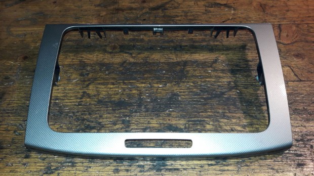 Volkswagen Passat B6 K�z�pkonzol Keret