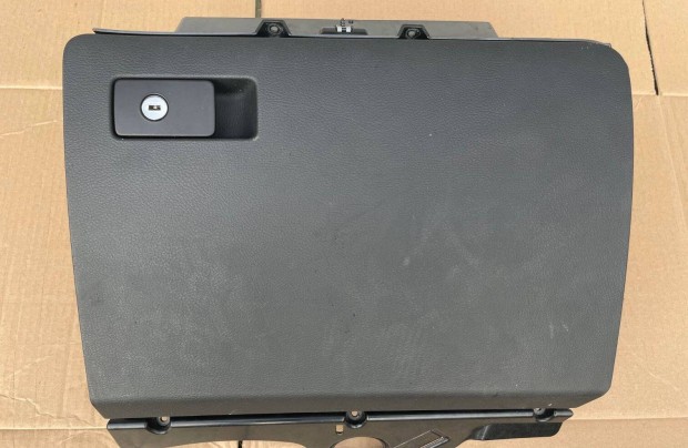 Volkswagen Passat B6 Utast�r Csomagt�r m�anyag burkolatai