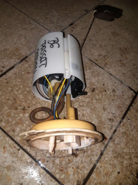 Volkswagen Passat B6 �zemanyag Szintjelz�