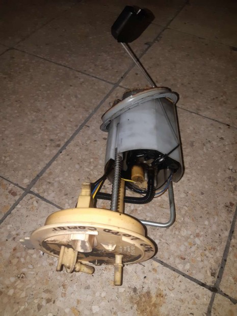 Volkswagen Passat B6 �zemanyag Szintjelz�