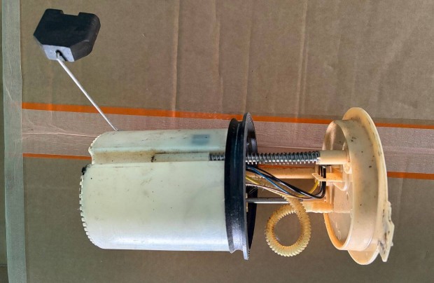 Volkswagen Passat B6 �zemanyagtankban szintjelz� , Tank szivatty�