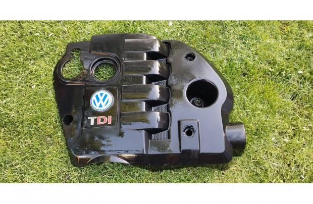 Volkswagen Passat B6, 1.9 PDTDI fels� motorburkolat