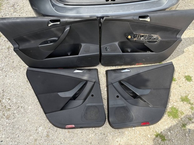 Volkswagen Passat B6 ajtókárpit