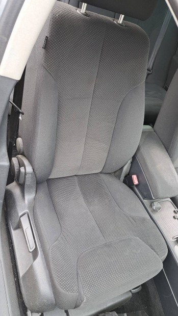 Volkswagen Passat B6.gyári ülésgarnitúra eladó kitűnő állapotban
