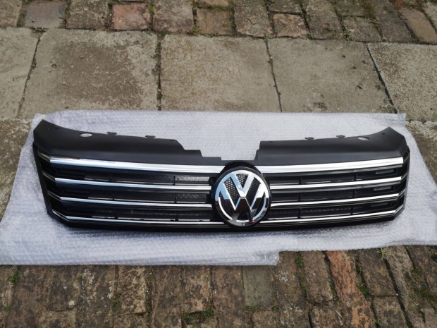 Volkswagen Passat B7 hűtőrács emblémával